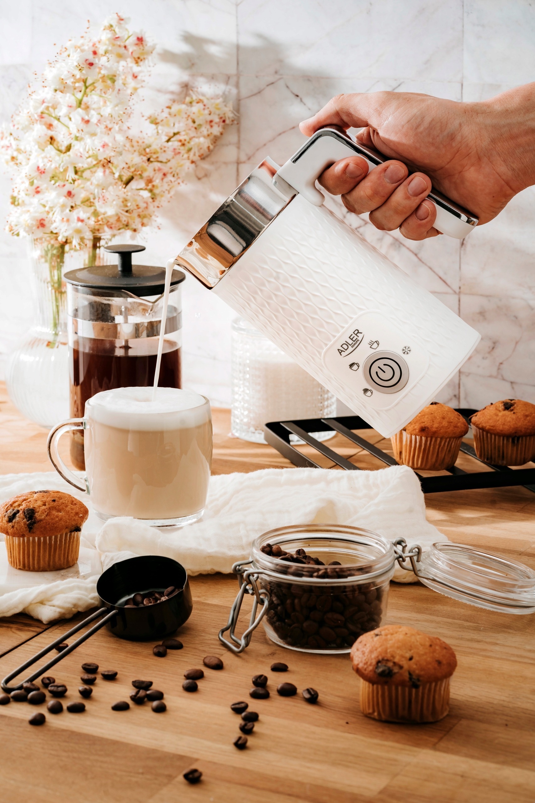 ELEKTRYCZNY SPIENIACZ DO MLEKA PODGRZEWACZ LATE