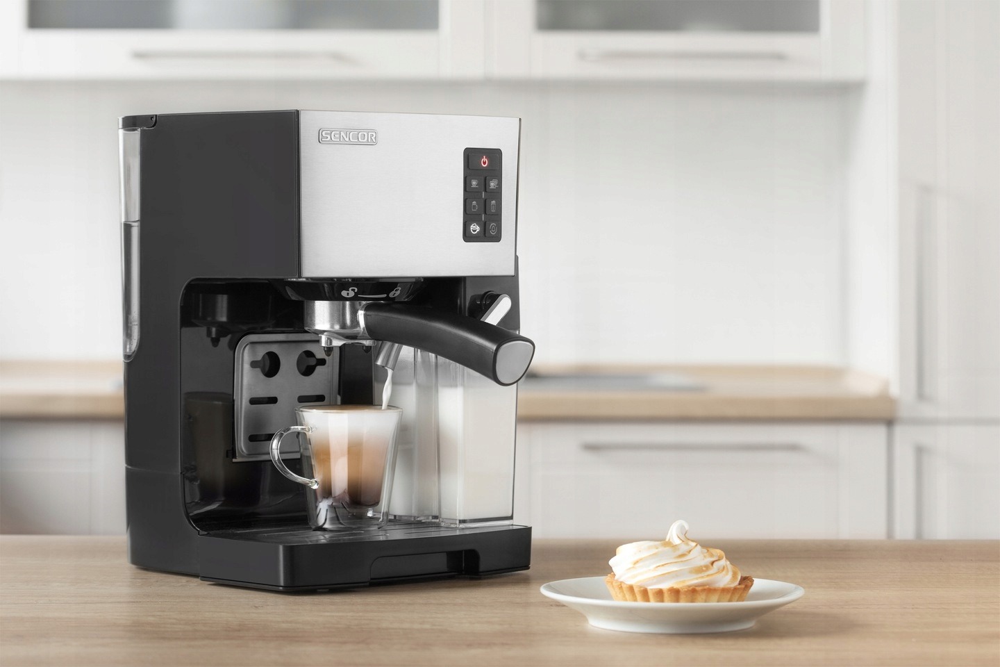 Ekspres ciśnieniowy kolbowy SES4050SS czarny 1450W