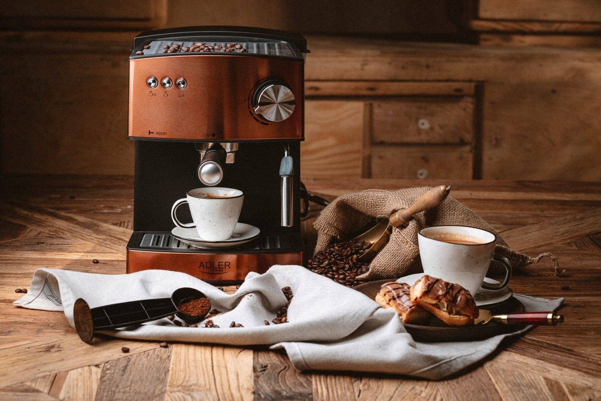 EKSPRES CIŚNIENIOWY DO KAWY KOLBOWY 15 BAR AD4404