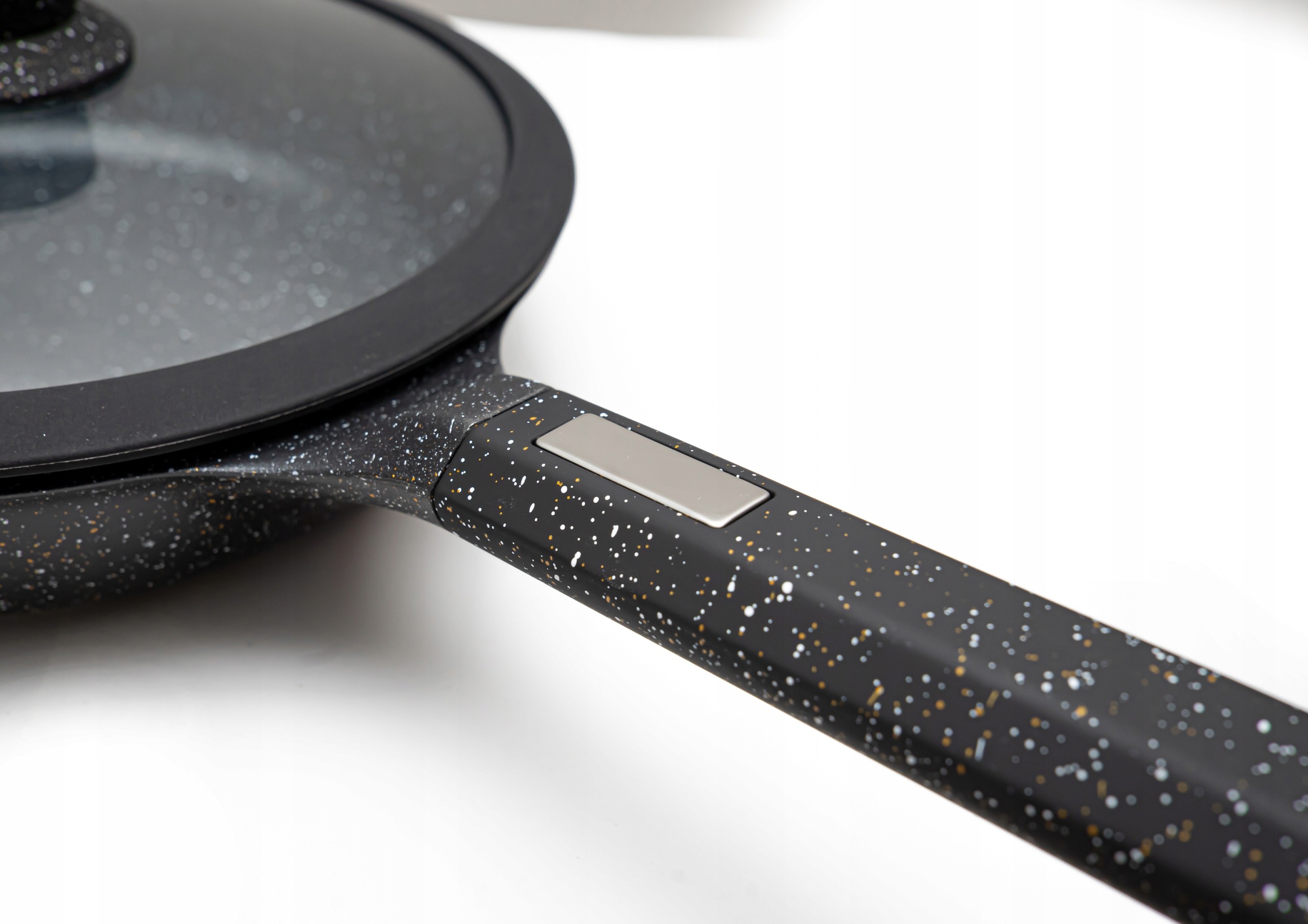 PATELNIA Patelnia solidna tradycyjna z pokrywką 24cm patelniA OKRĄGŁA