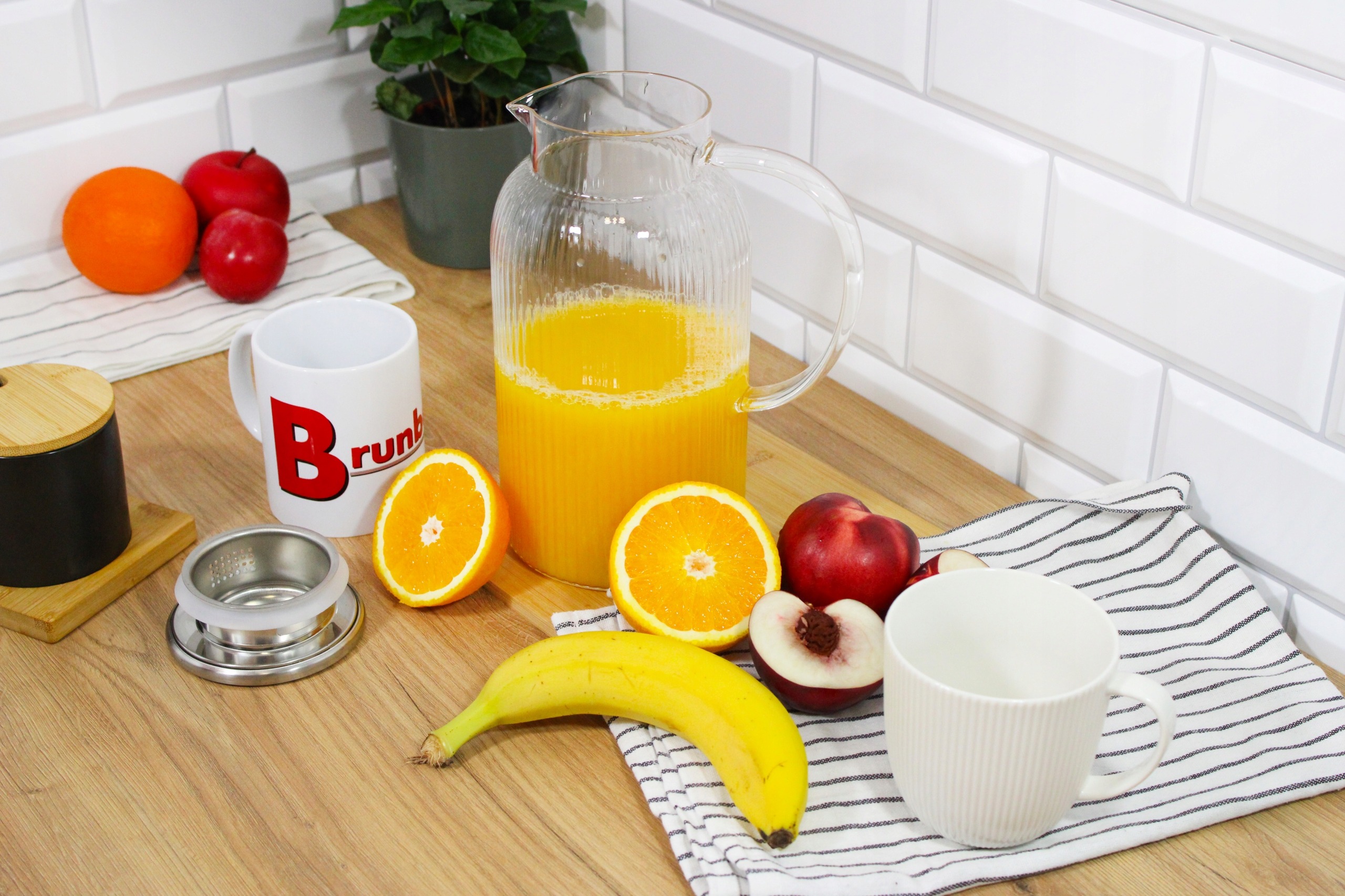 DZBANEK SZKLANY DUŻY DO WODY SOKU HERBATY KAWY 1,8 L Z POKRYWKĄ SITKIEM