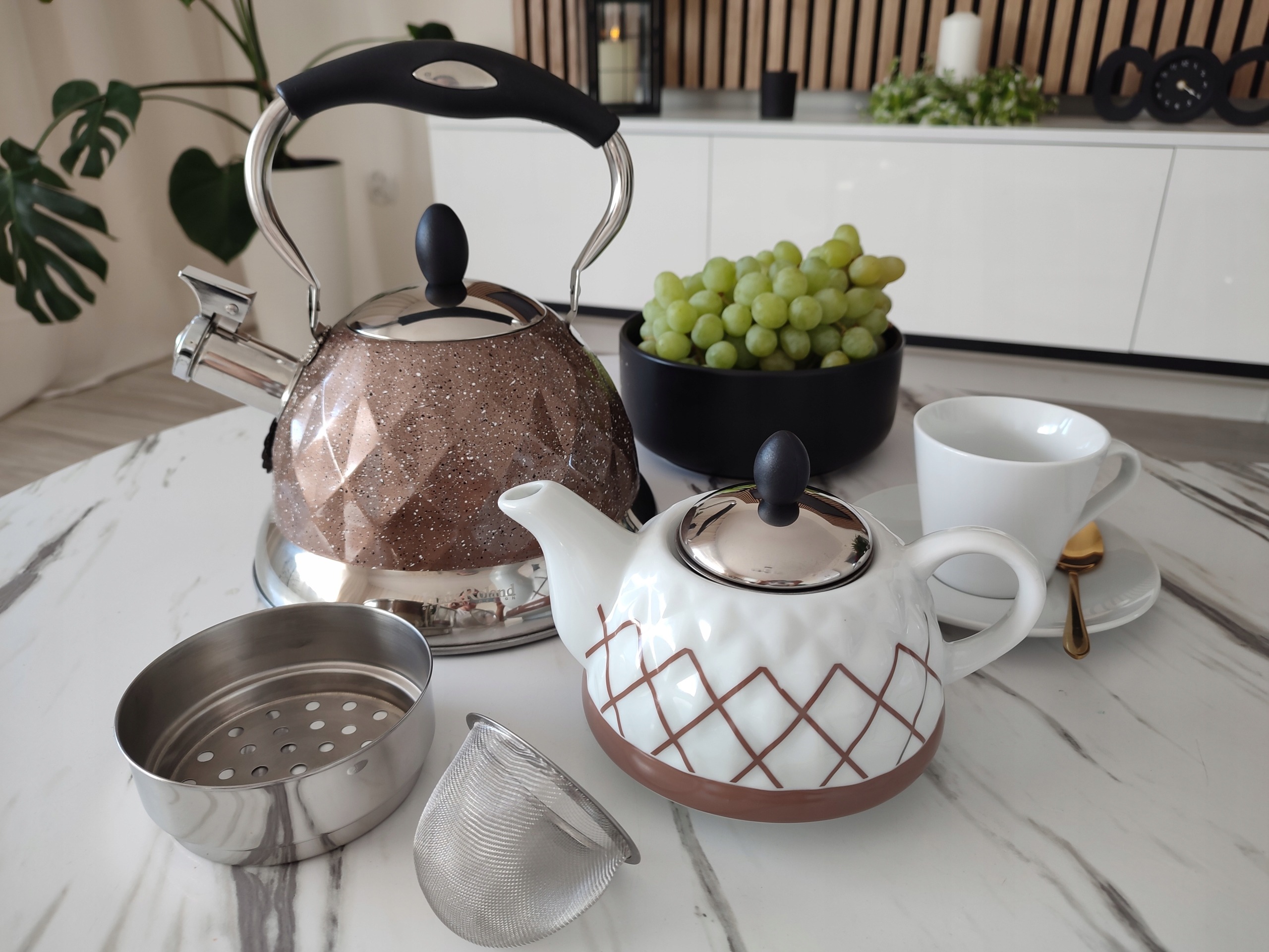 CZAJNIK I ZAPARZACZ HR761-2