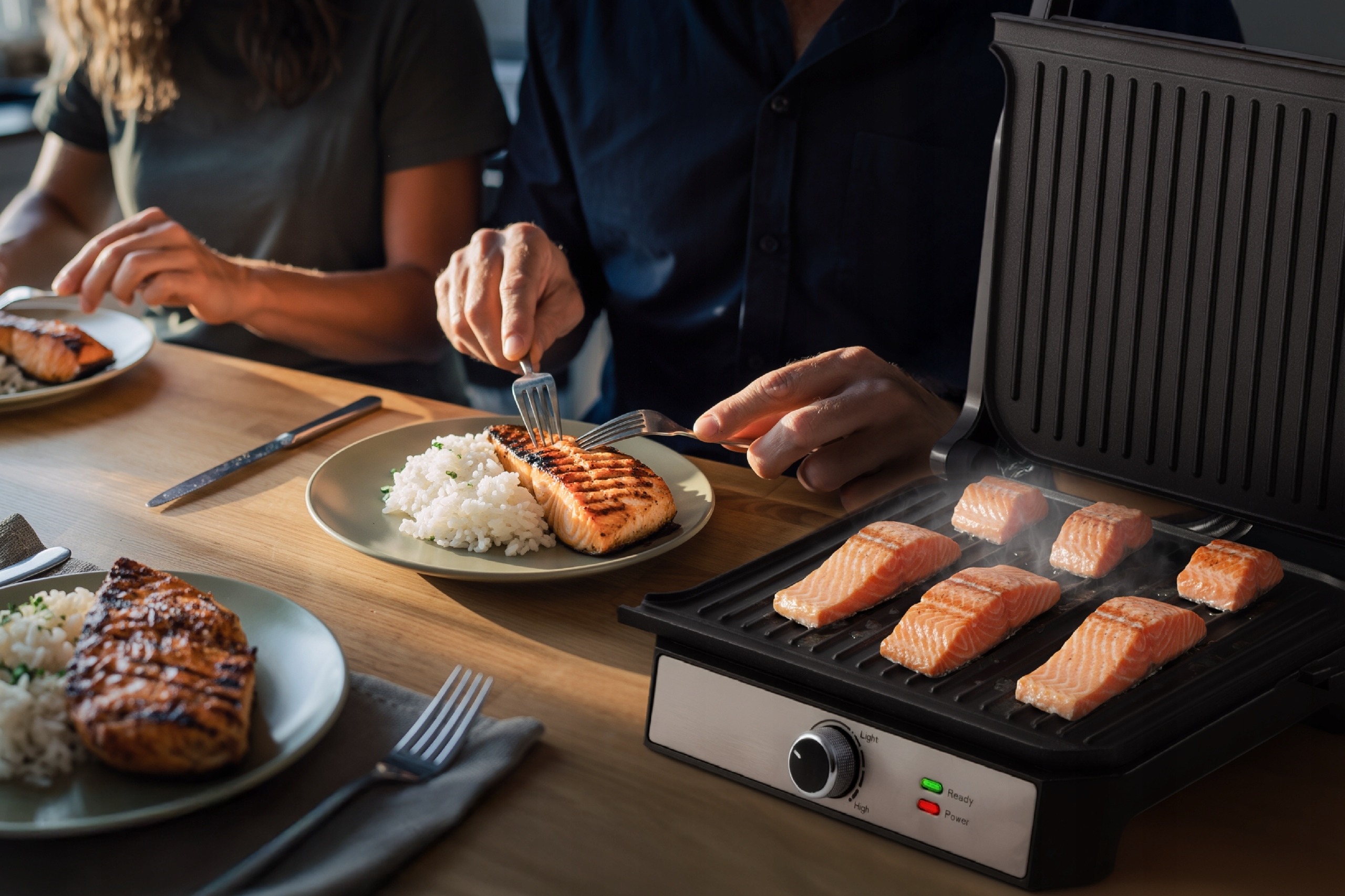 Grill elektryczny opiekacz do kanapek toster rozkładany 2000W GK200 Eldom